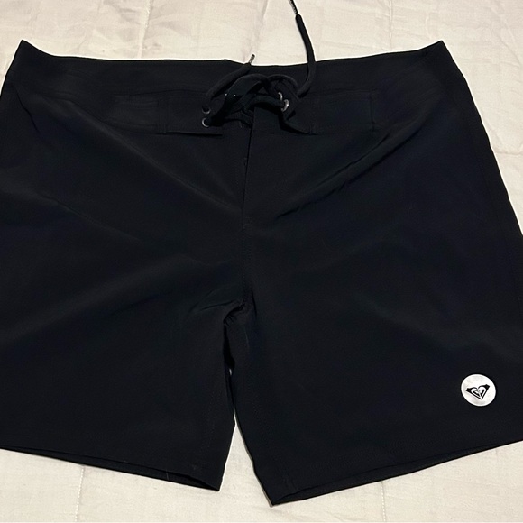 Roxy Men's Classic Black Board Shorts - Picture 1 of 2